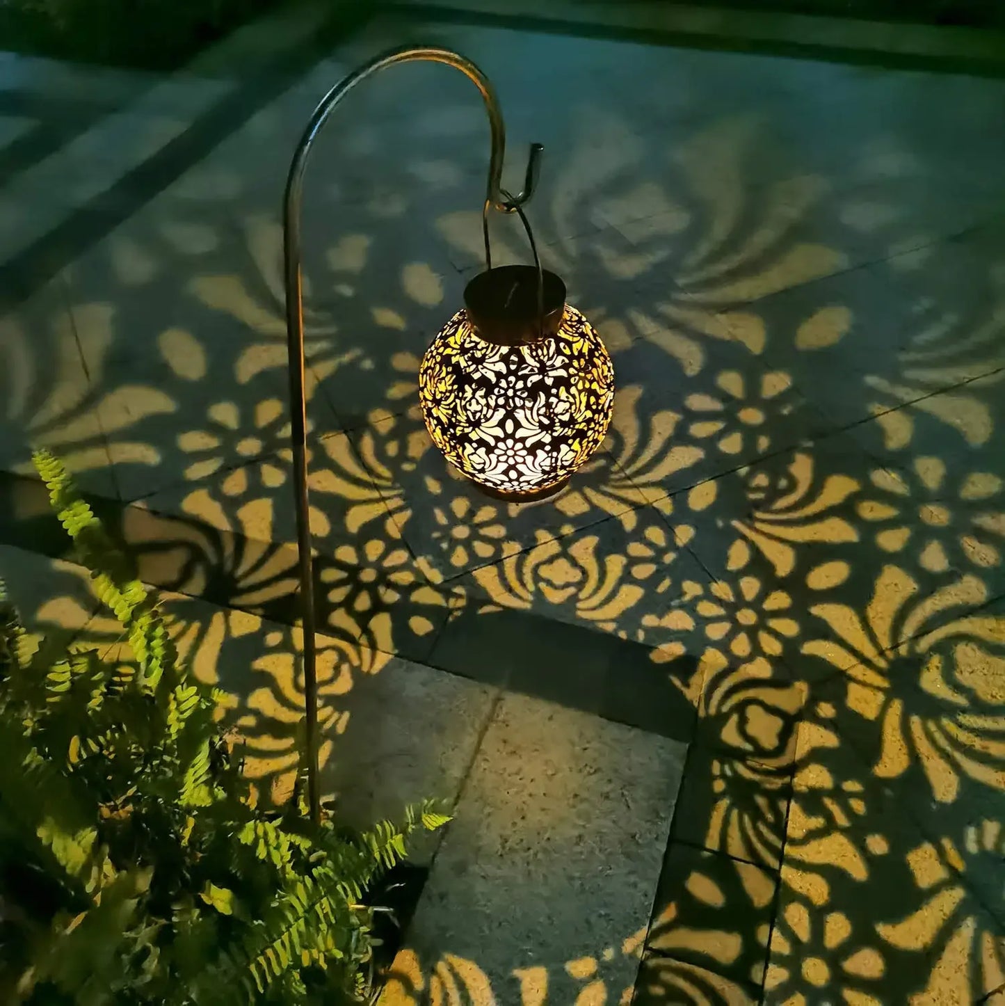 Solar Tuin Hanglamp – IJzeren Art Design Waterdicht | Holle Projectie | Sfeervolle LED Buitenverlichting
