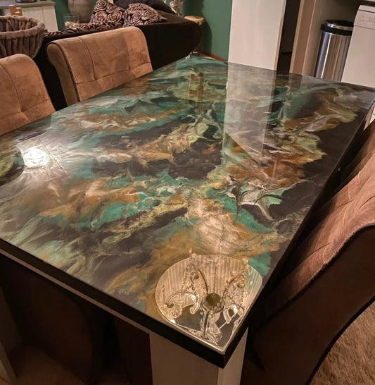 Handgemaakte Refurbished Houten Tafels met Luxe Epoxy Tafelblad – Uniek & Volledig op Maat