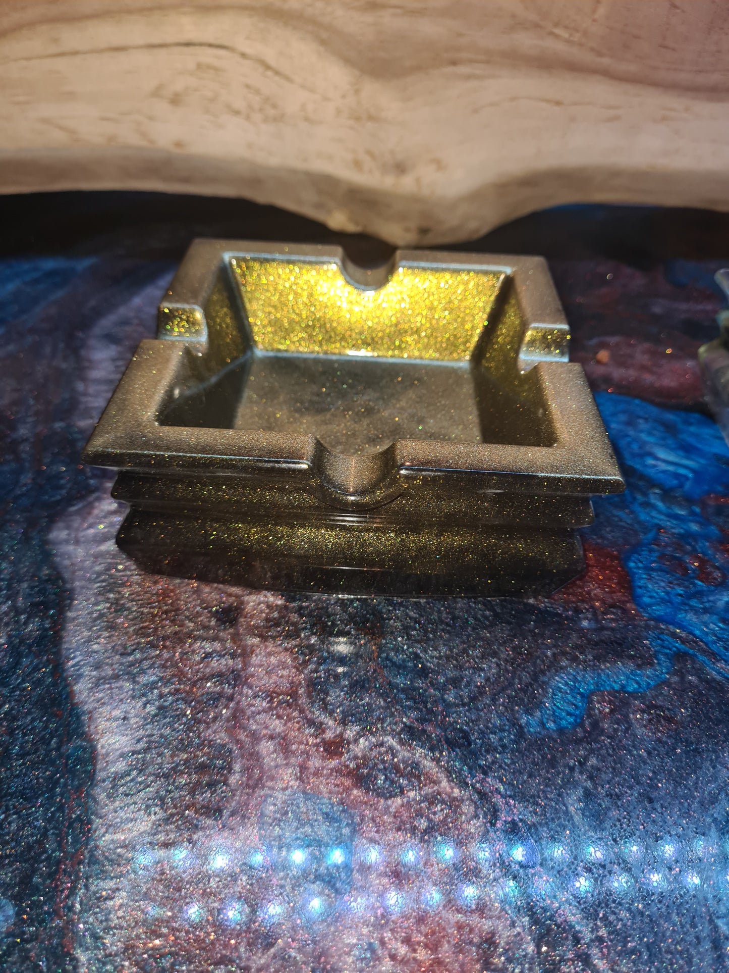 Handgemaakte Epoxy Asbakken – Uniek, Kleurrijk & Helemaal op Maat Gemaakt