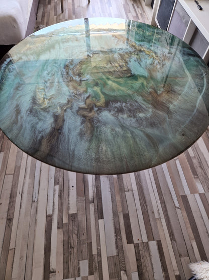 Handgemaakte Refurbished Houten Tafels met Luxe Epoxy Tafelblad – Uniek & Volledig op Maat