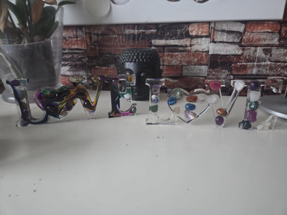 Epoxy LOVE Ornament met Echte Edelstenen – Handgemaakt & Uniek