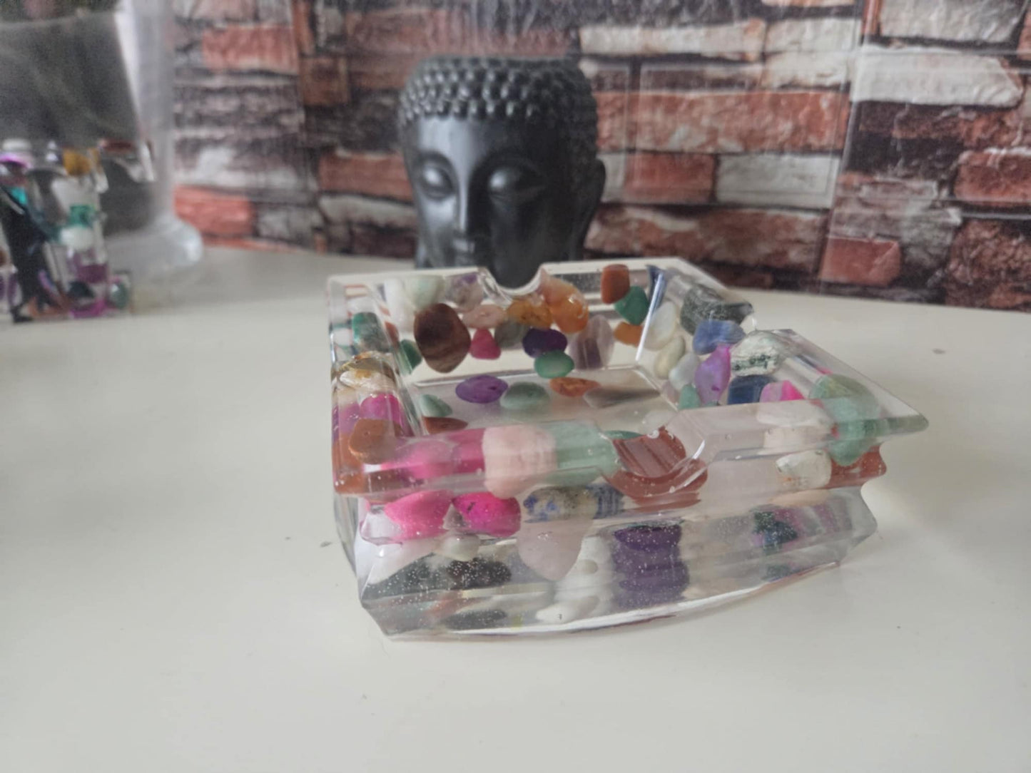 Handgemaakte Epoxy Asbak met Echte Edelstenen – Luxe & Uniek Design