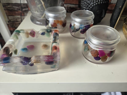 Handgemaakte Epoxy Opbergpotjes en asbak met natuurstenen erin verwerkt(deze op voorraad)