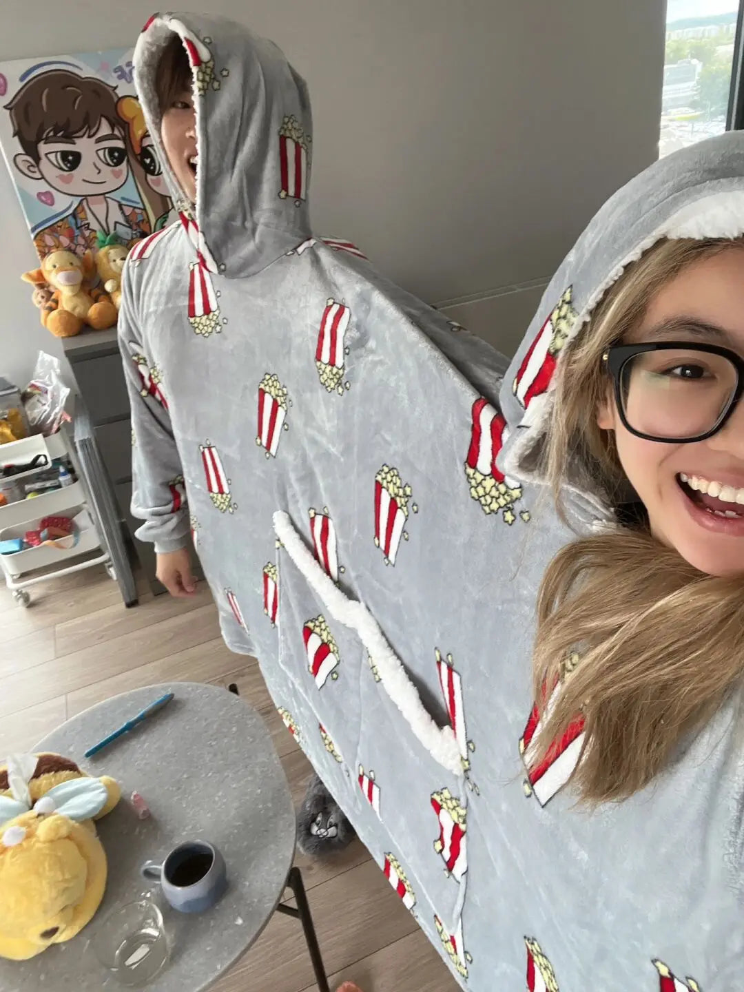 Lovers Double Snuggie – Popcorn Couple Hoodie Deken