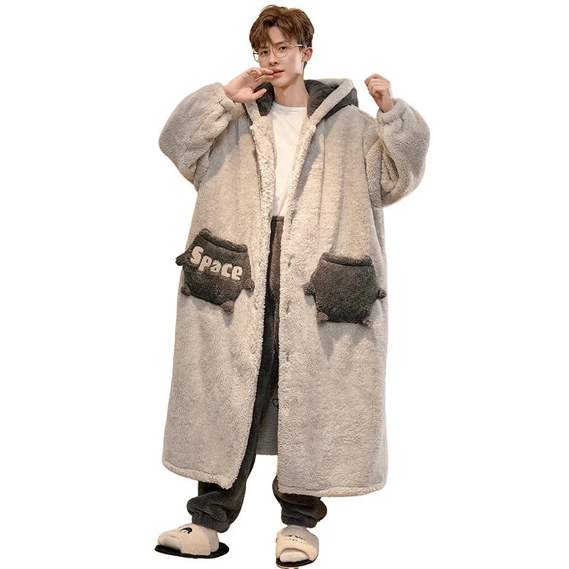 Heren Winter Pyjama Set – Dikke Coral Fleece Badjas & Broek

Zacht, Warm & Comfortabel | Lange Mouwen | Hoge Kraag | Luxe Loungewear