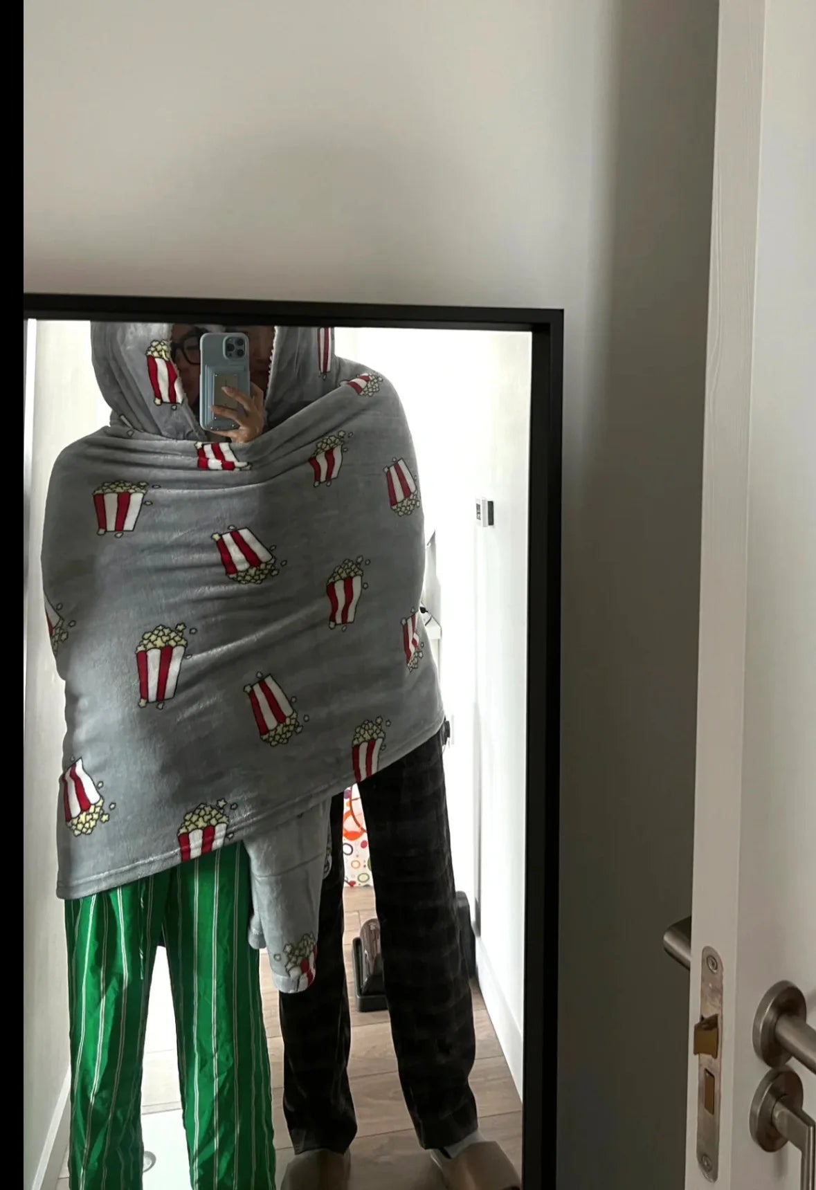 Lovers Double Snuggie – Popcorn Couple Hoodie Deken