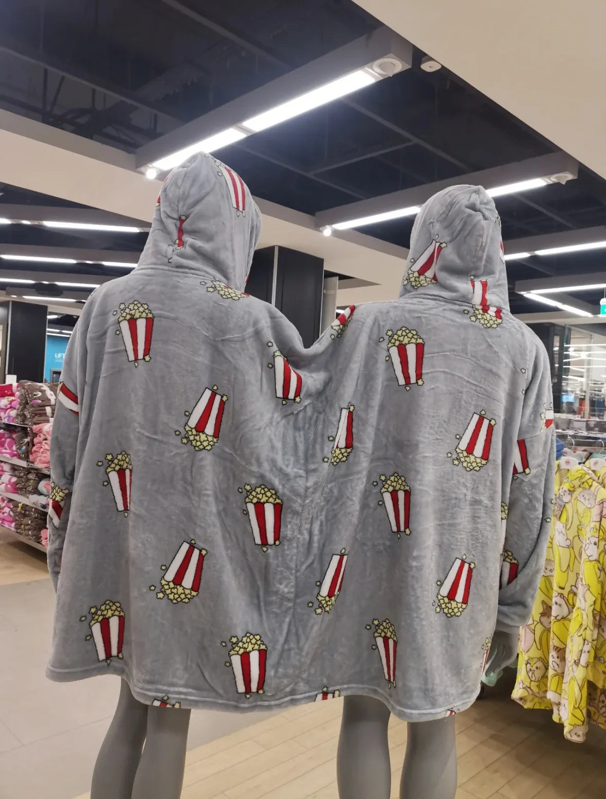 Lovers Double Snuggie – Popcorn Couple Hoodie Deken