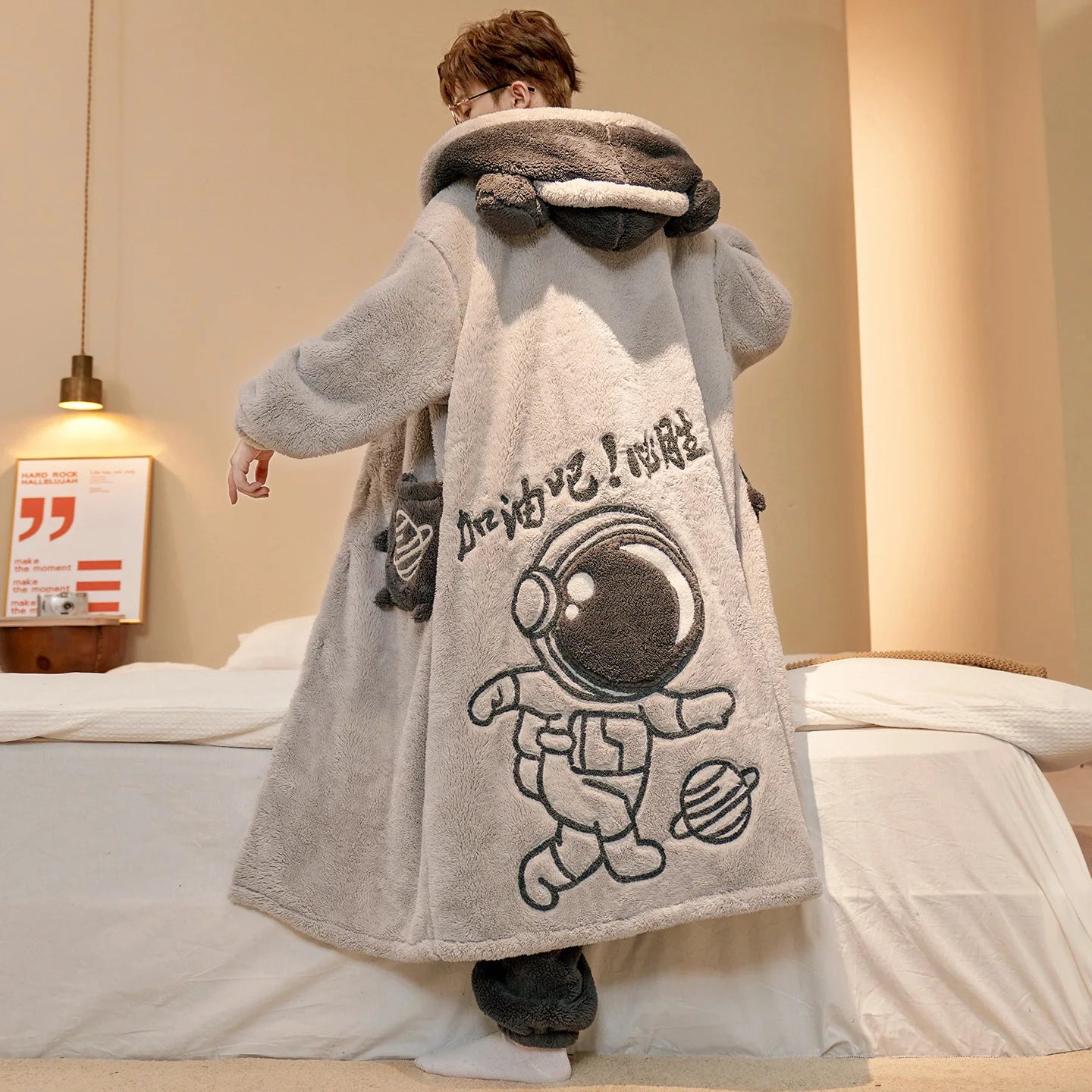 Heren Winter Pyjama Set – Dikke Coral Fleece Badjas & Broek

Zacht, Warm & Comfortabel | Lange Mouwen | Hoge Kraag | Luxe Loungewear