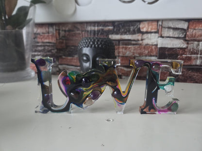 Epoxy LOVE Ornament met Echte Edelstenen – Handgemaakt & Uniek