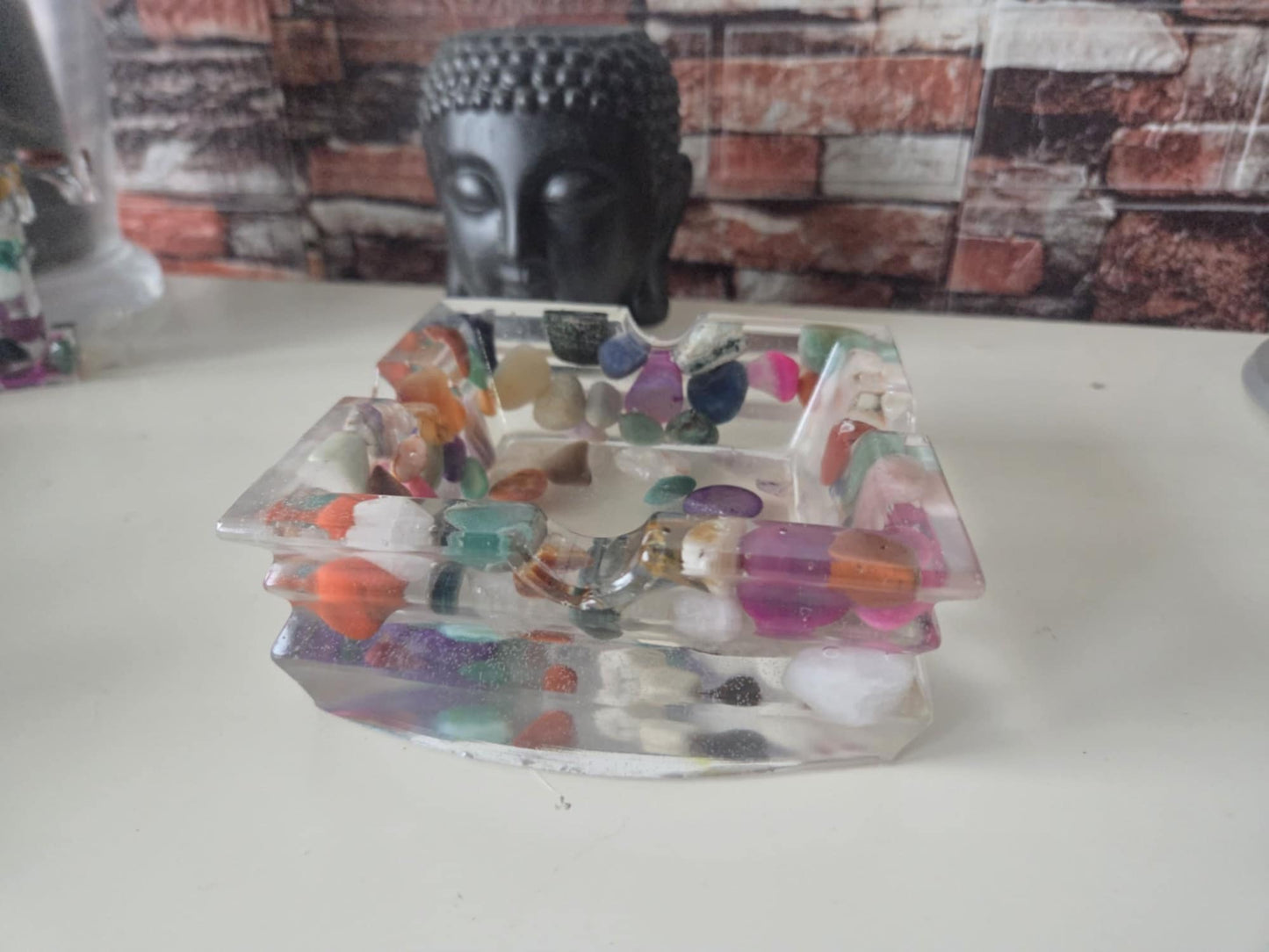 Handgemaakte Epoxy Asbak met Echte Edelstenen – Luxe & Uniek Design