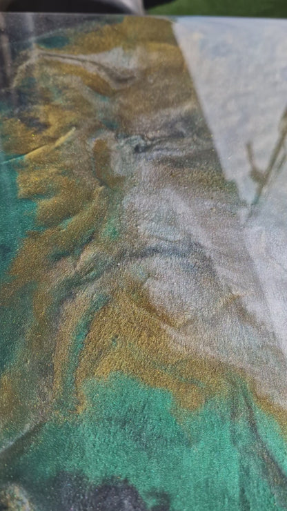 Handgemaakte Refurbished Houten Tafels met Luxe Epoxy Tafelblad – Uniek & Volledig op Maat